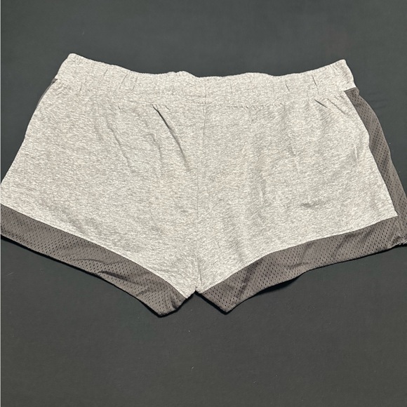 Under Armour Women's Shorts - Picture 3 of 4